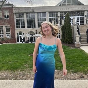 Meet your Posher, Ella